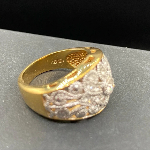 Vintage 90s Ornate Filigree Two-Tone Domed Cocktail Ring by Avon - Picture 4 of 17